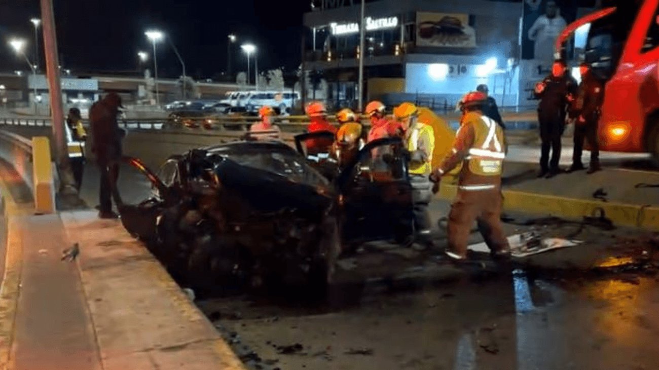 Colisión deja dos mujeres sin vida y tres heridos en Saltillo