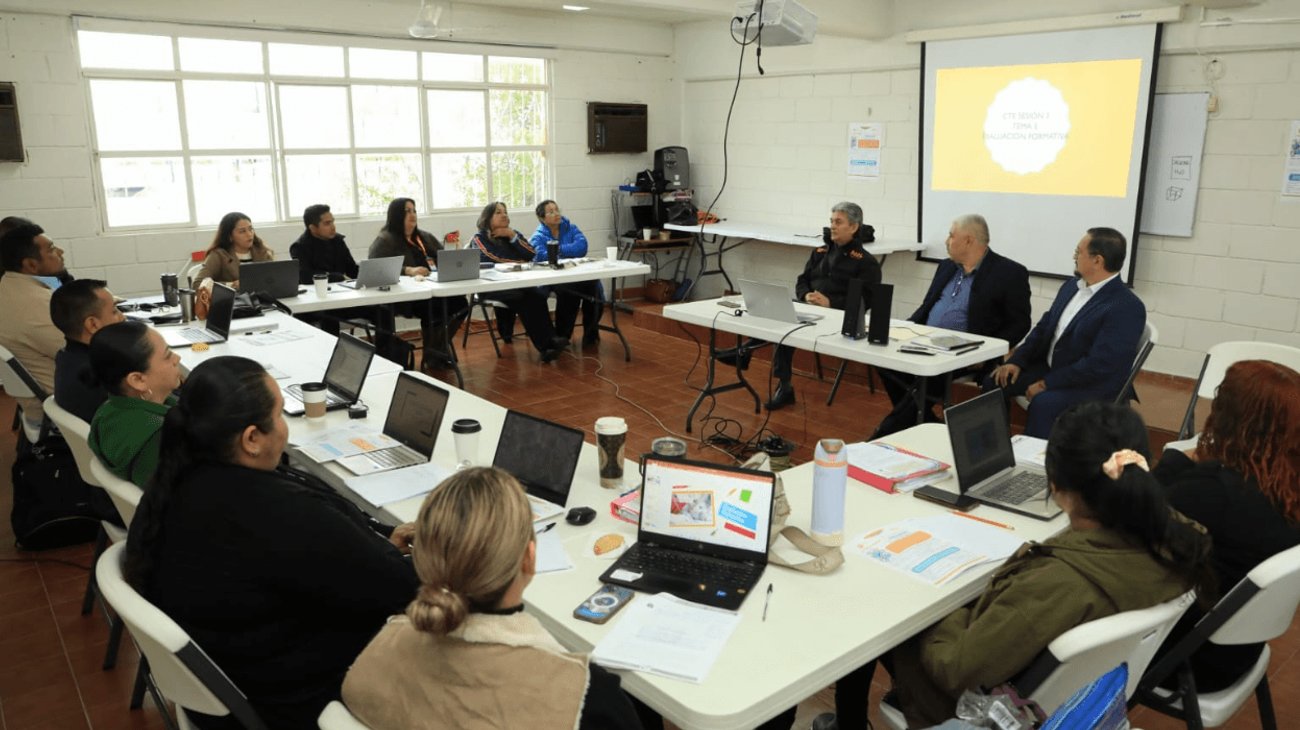 Brindan capacitación a docentes sobre IA mediante 'Cuantrix' 