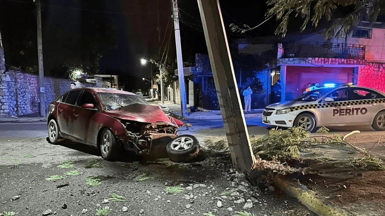 Huye tras impactar su vehículo contra un poste de Ciudad Victoria
