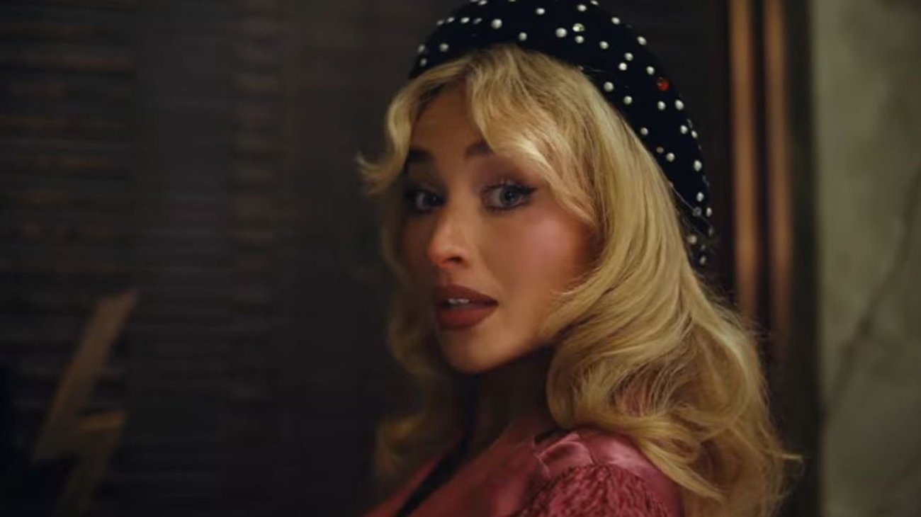 Sabrina Carpenter estrena el provocador video de 'House Tour'