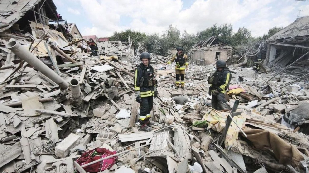 Ataque ruso en Zaporiya deja 17 muertos, incluidos tres niños