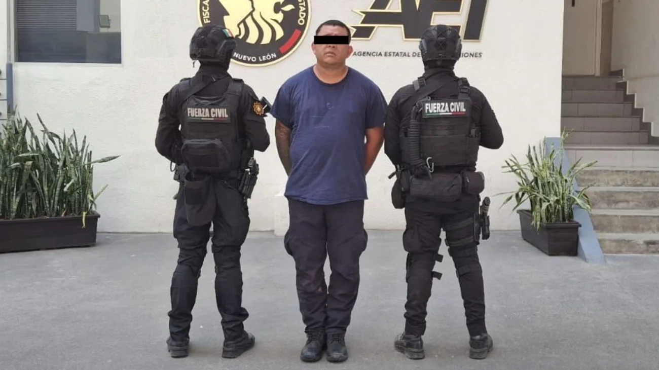 Detienen a hombre que se hacía pasar por policía en Montemorelos