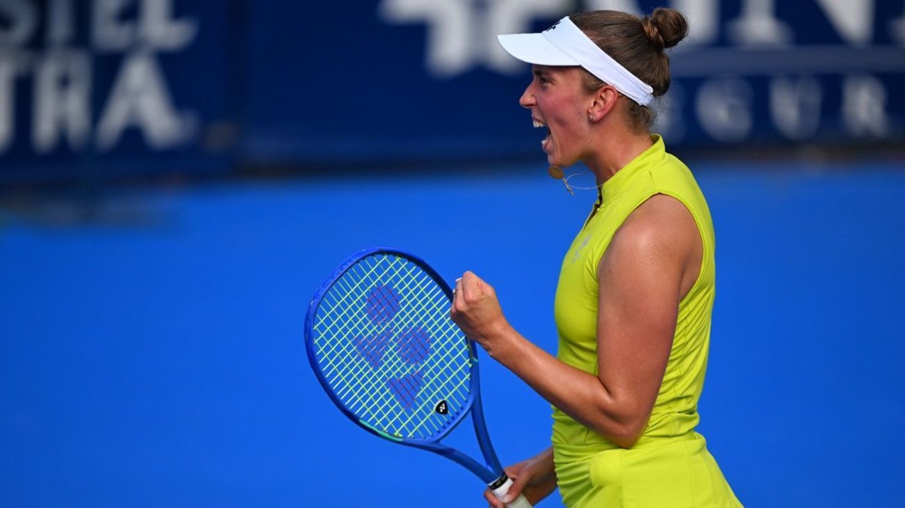 Mertens vence a excampeona Vekic y avanza en Monterrey