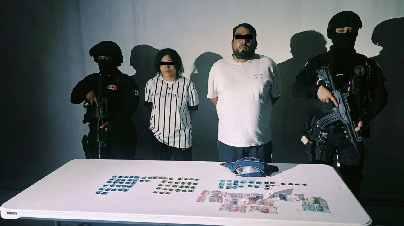 Detienen a pareja con más de 50 dosis de droga en Monterrey
