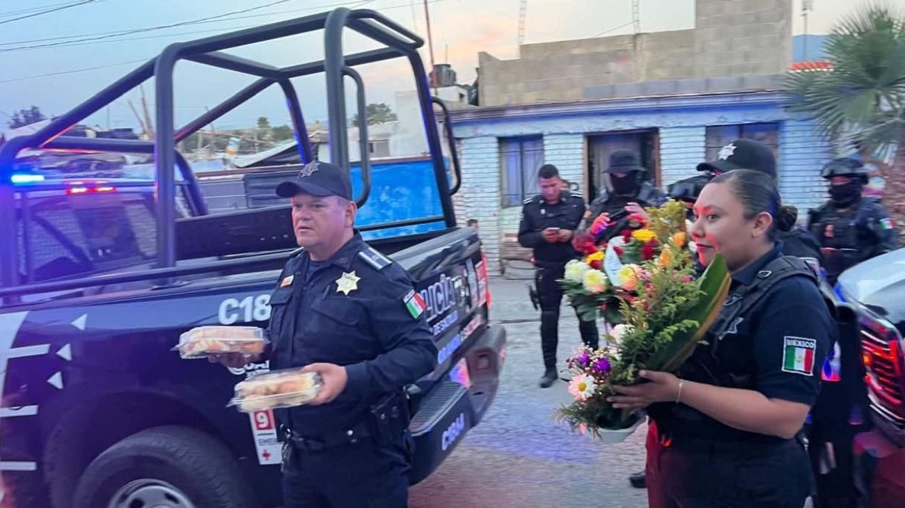 Policías de Saltillo se solidarizan con familia en velorio