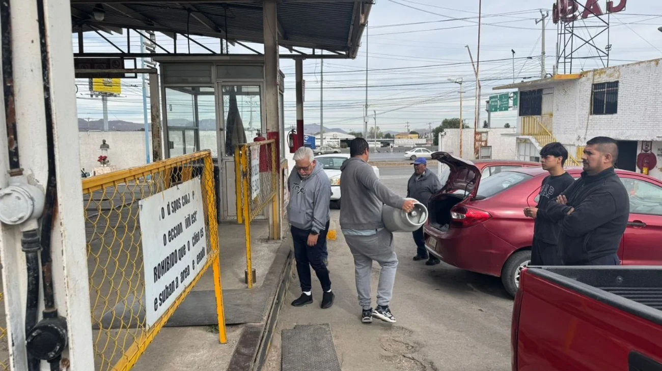 Se apresuran saltillenses a llenar sus tanques de gas