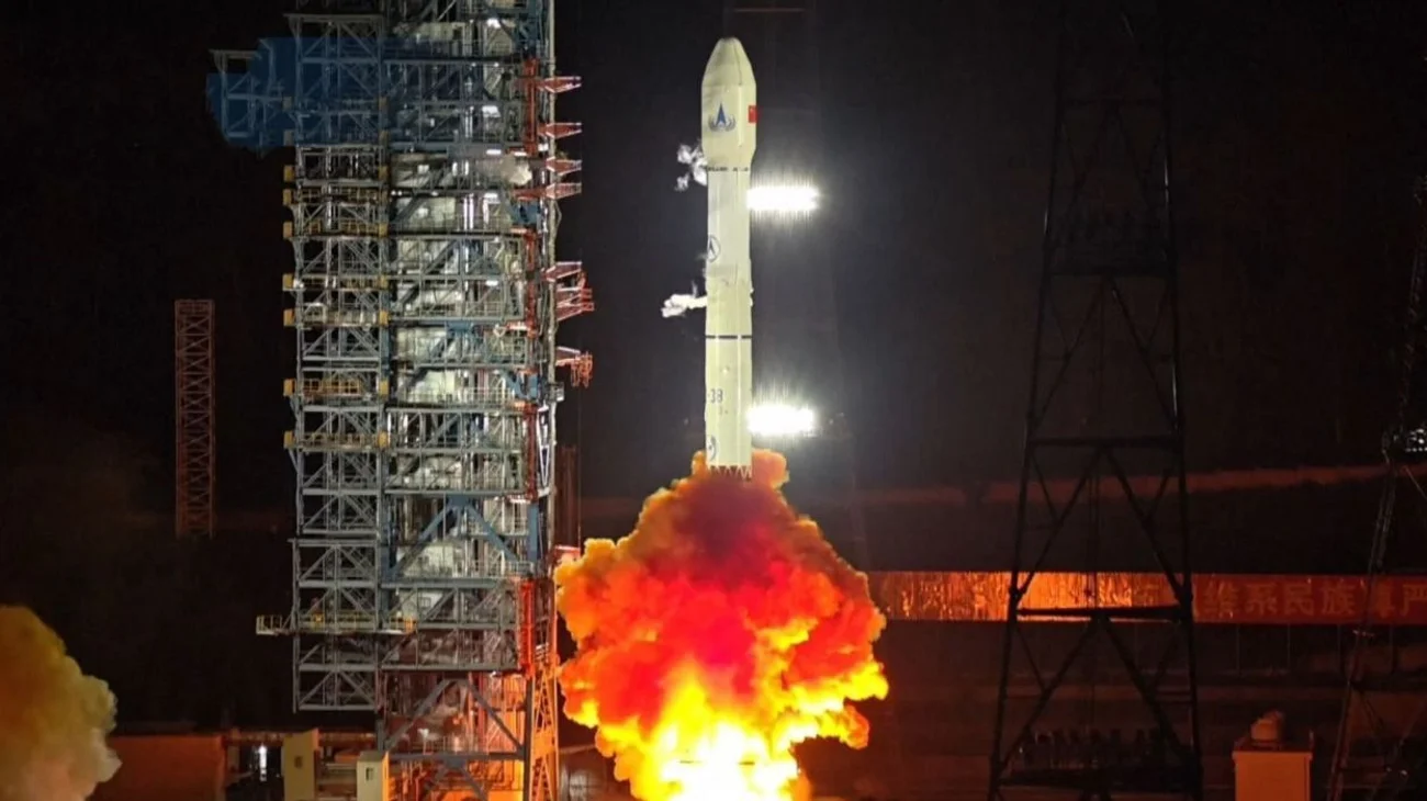 China lanza misión para traer partes de asteroide a la Tierra