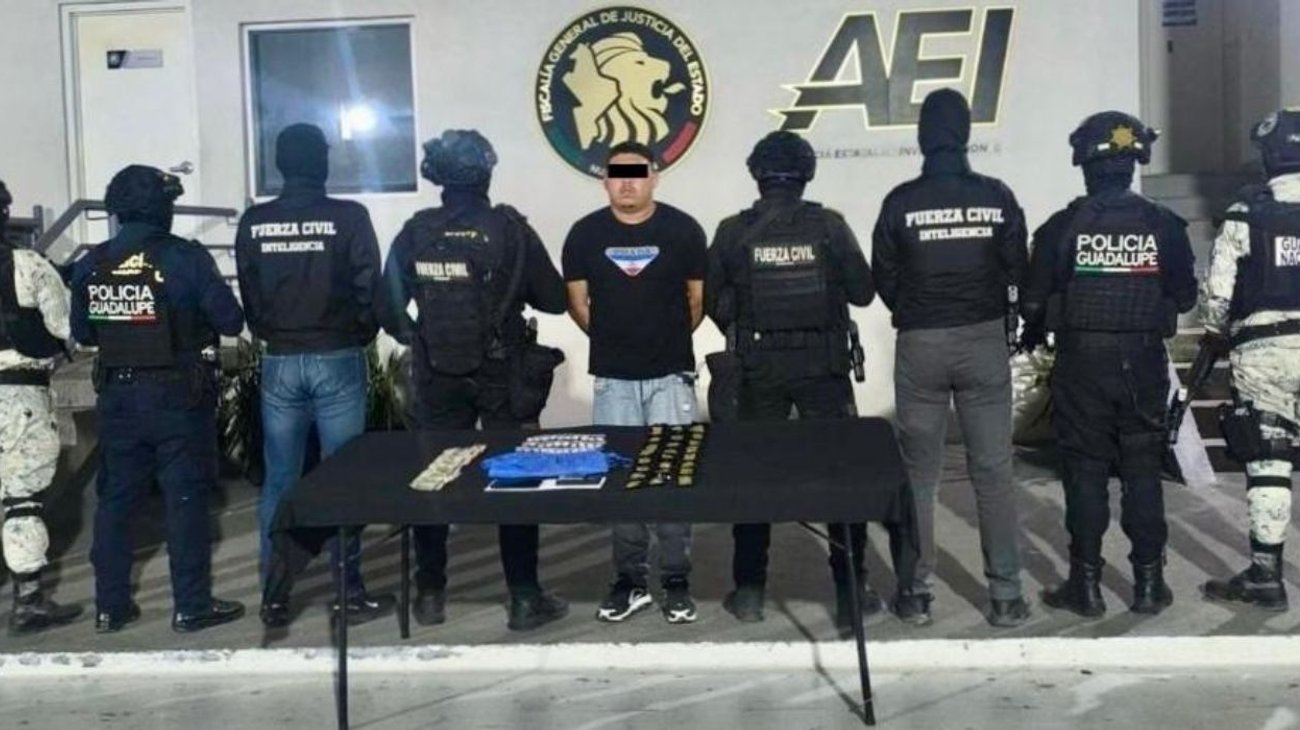 Detienen a hombre con orden de aprehensión vigente