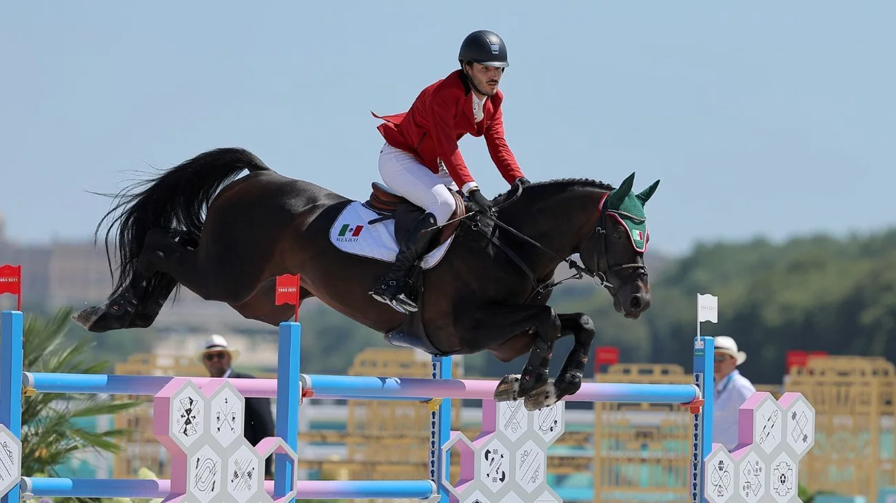 Subteniente Andrés Azcárraga gana en Torneo Ecuestre de Hamburgo