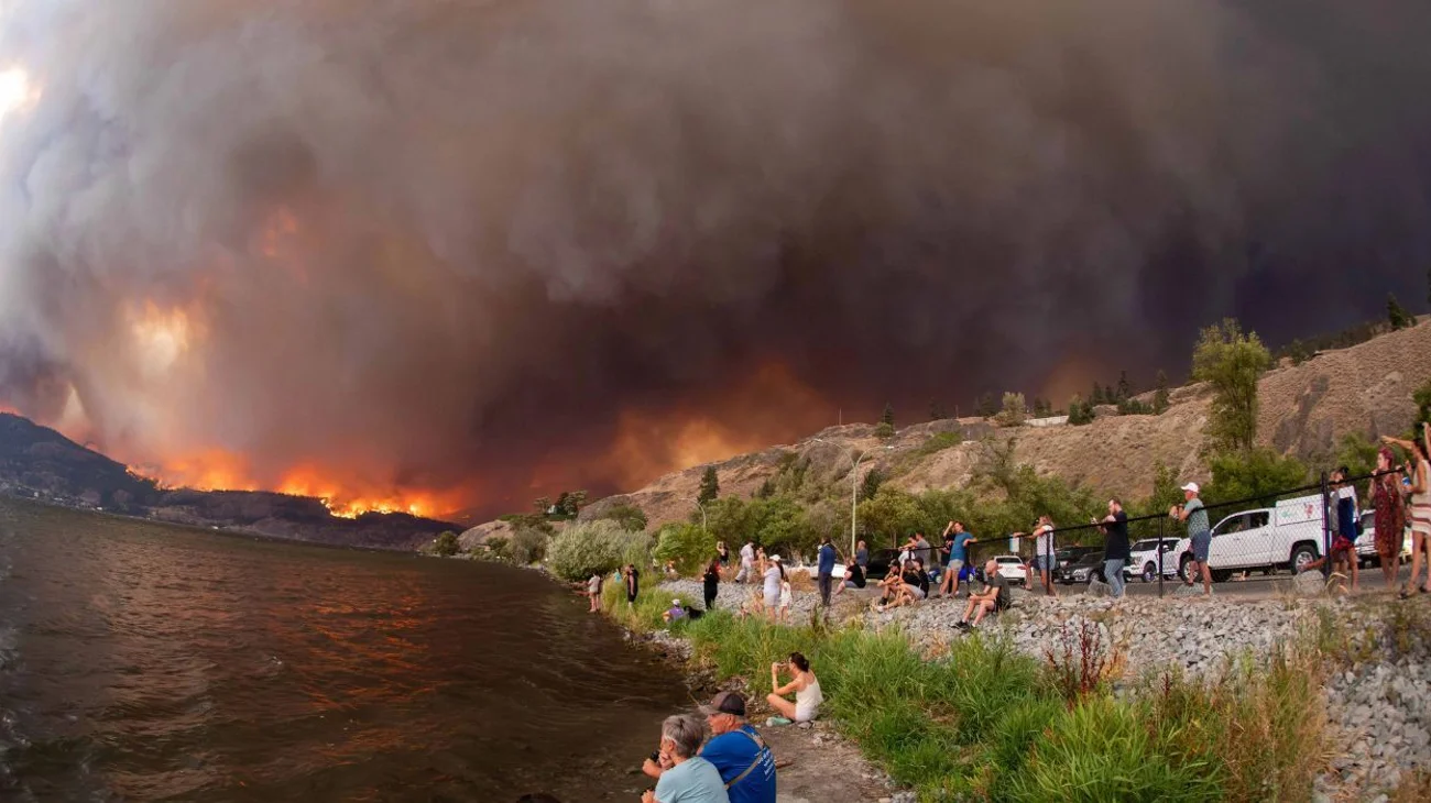 Aumentan evacuaciones en Canadá por incendios forestales