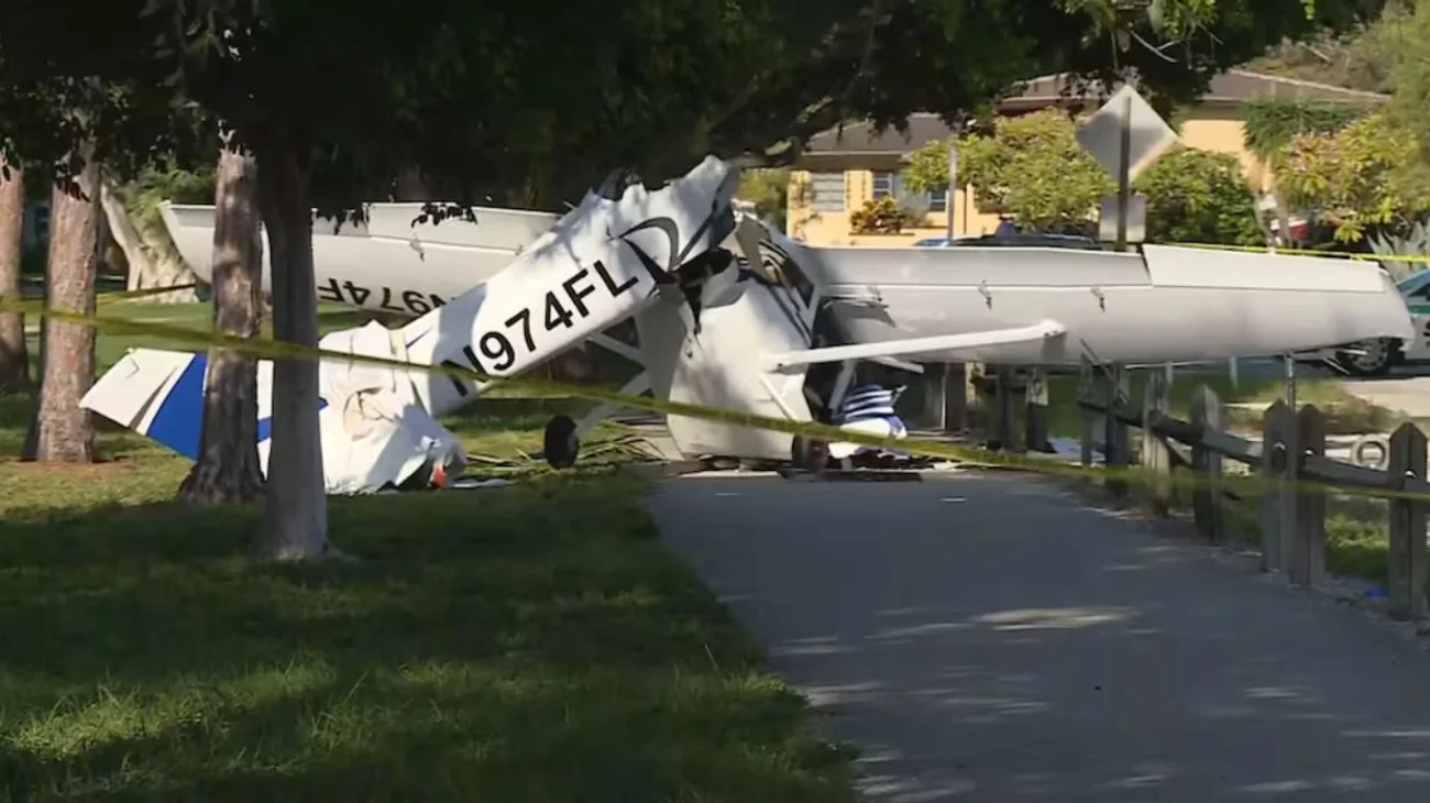 Avioneta choca con auto en Florida; hay al menos 7 heridos
