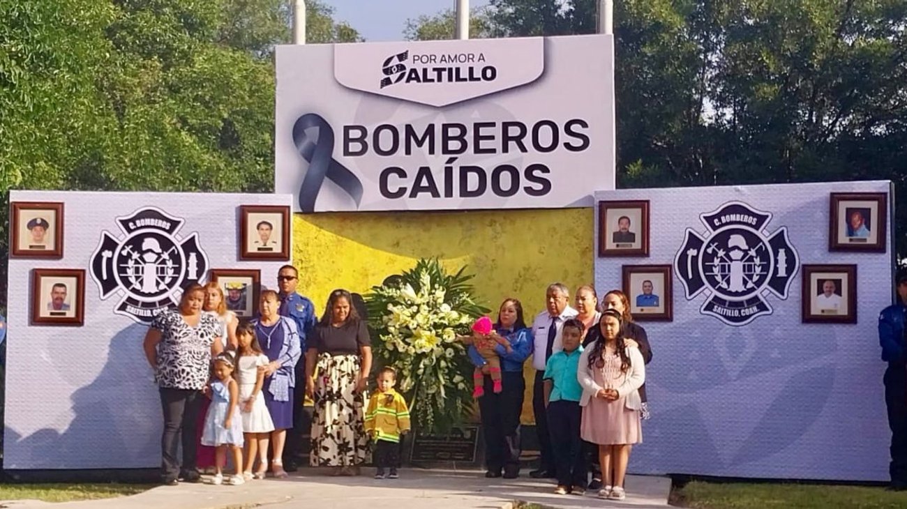 Rinden honor a bomberos caídos en servicio en Saltillo 