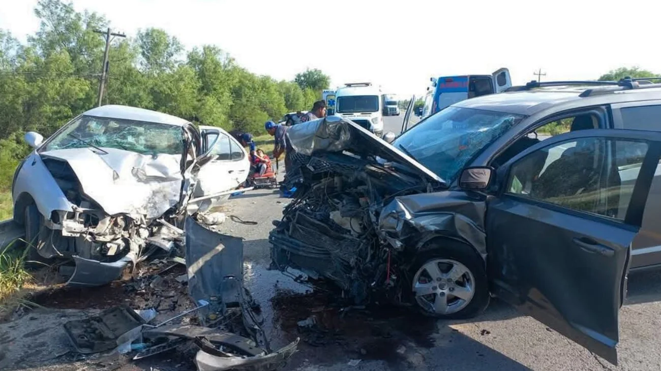 Madre e hija mueren en choque; tres niños quedan heridos
