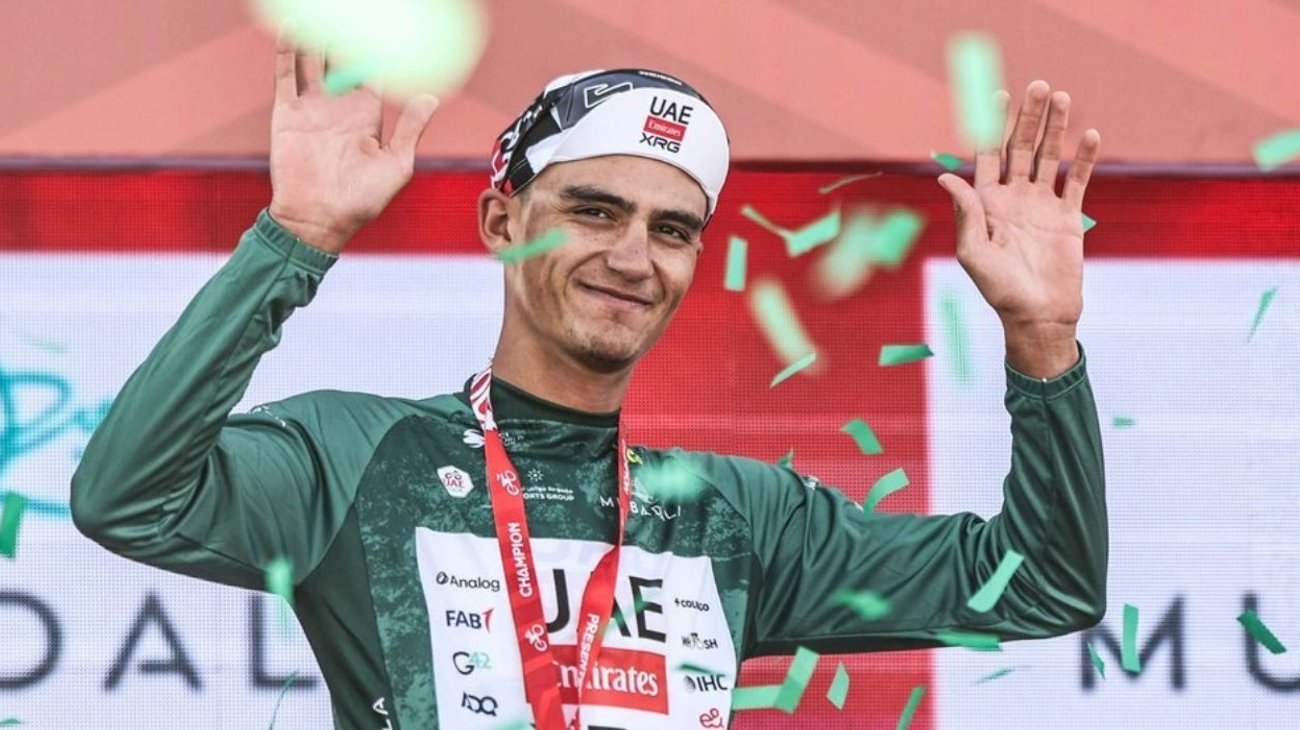 Isaac del Toro gana en la primera etapa del UAE Tour