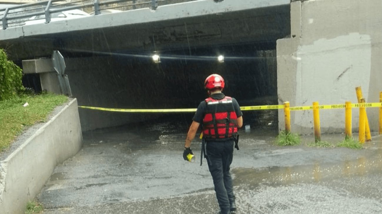 Efectúan cierre preventivo por vehículos varados en Parque Canoas