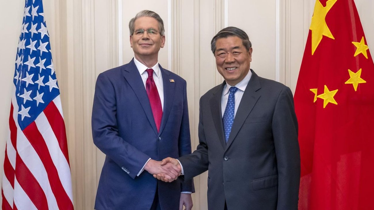 China lanza investigaciones contra chips y medidas de EEUU