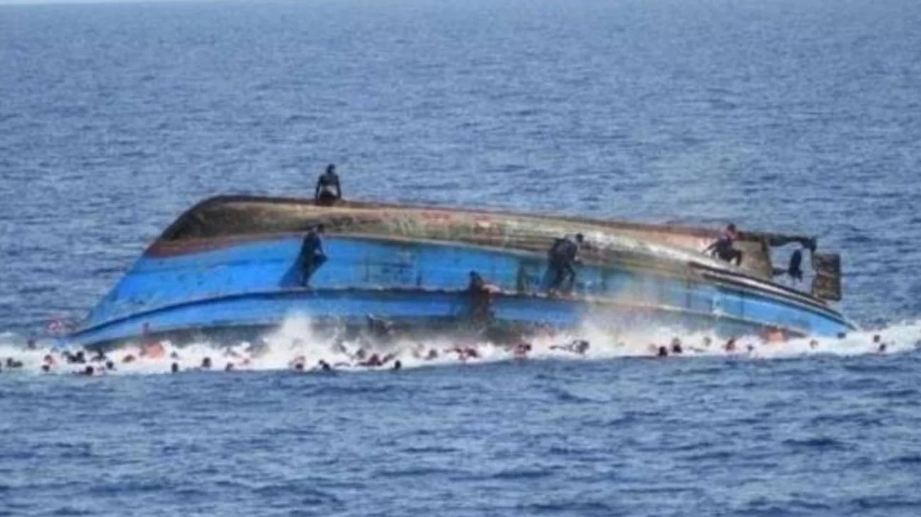 Mueren 68 migrantes al volcarse barco frente a Yemen