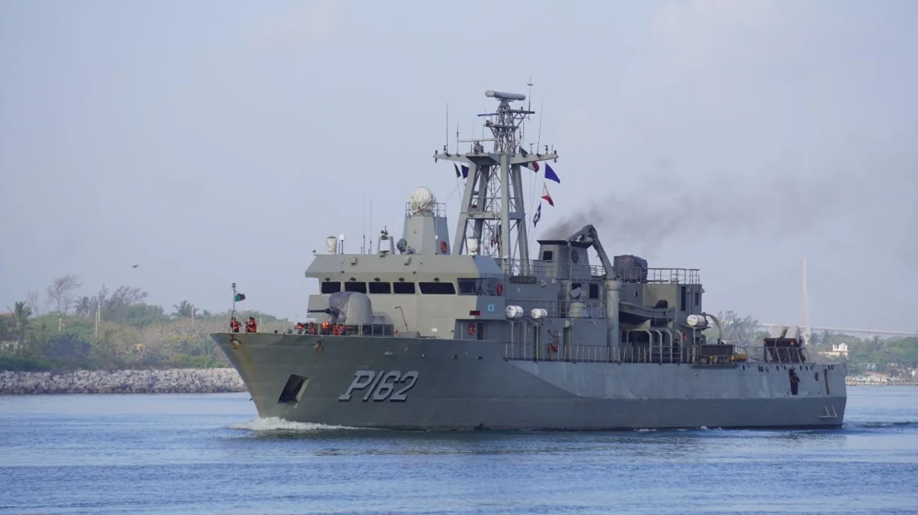 Armada de México hunde embarcación para crear arrecife artificial