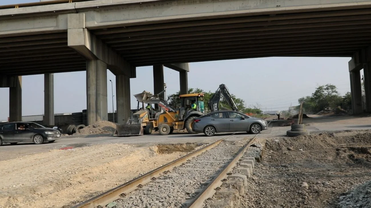 Cierran lateral del Libramiento por mantenimiento de vías férreas