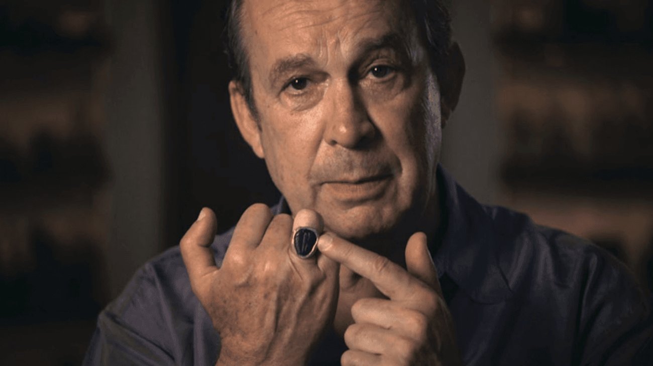 ¿Cuántos años de antigüedad tiene anillo de Mauricio Fernández?