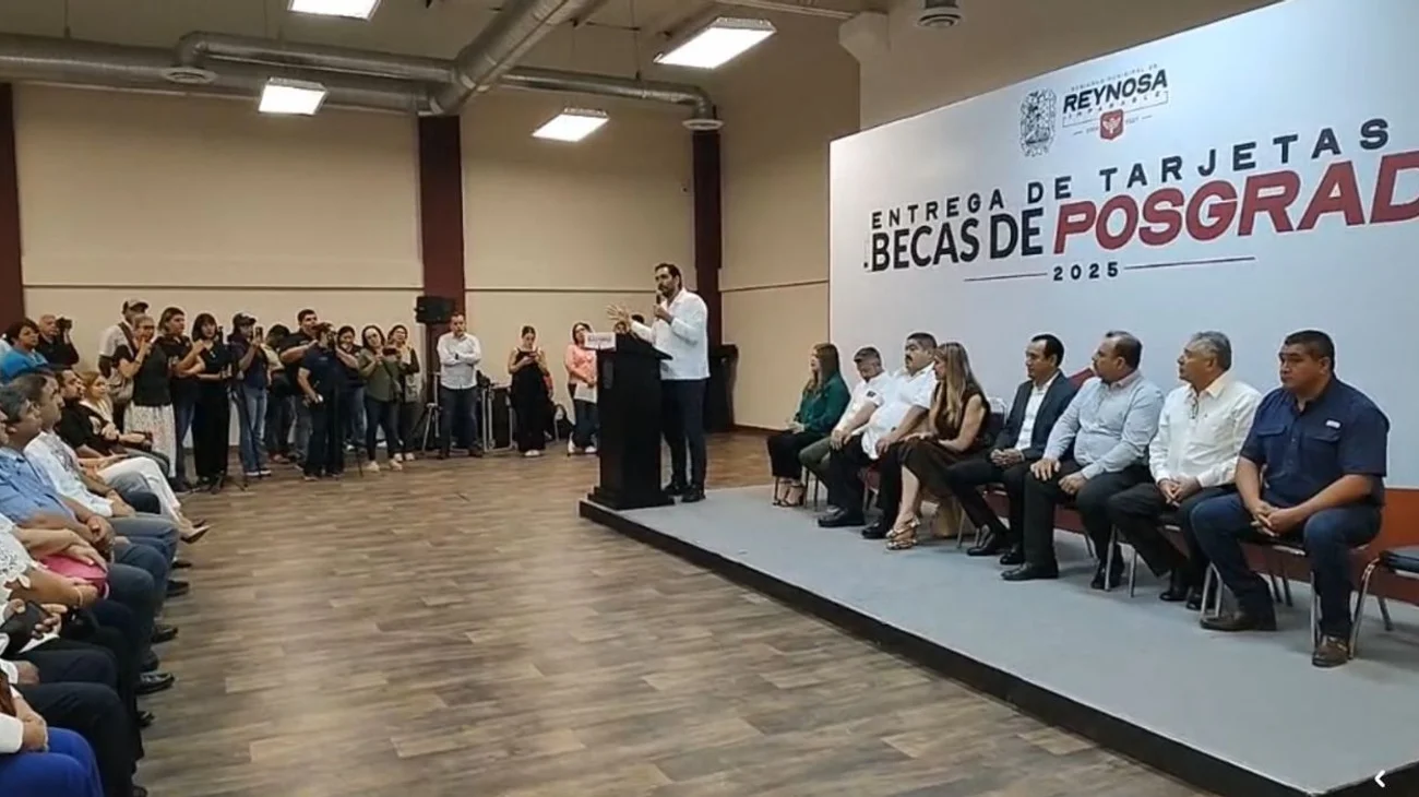 Entregan becas municipales a estudiantes de posgrado en Reynosa