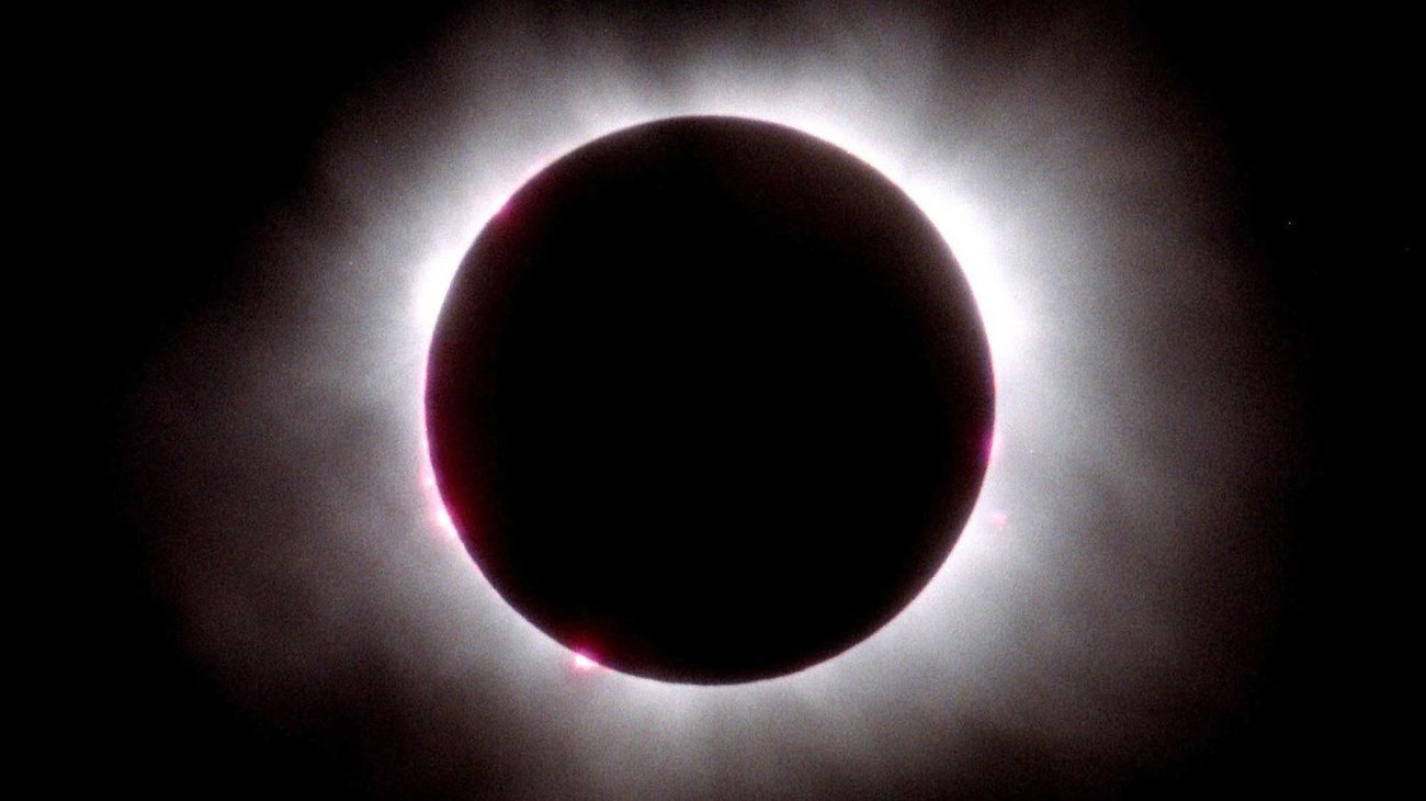 Oscuridad total llega a Texas de la mano del eclipse solar
