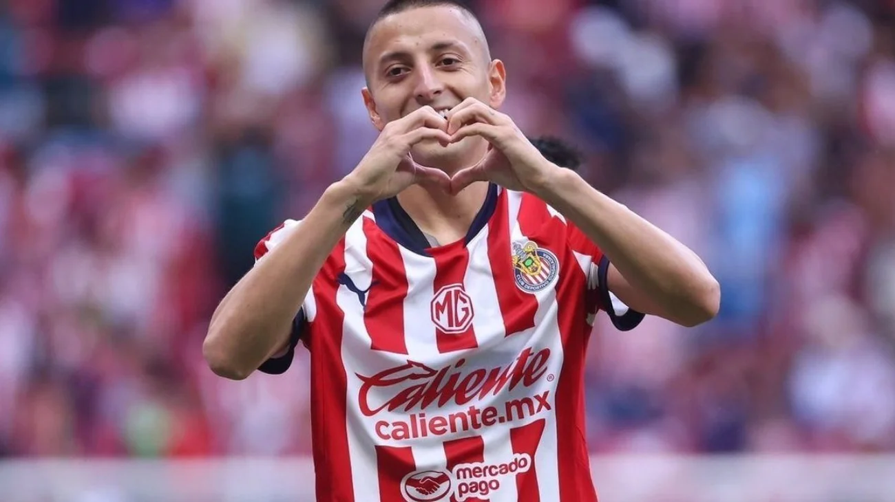 'El Piojo' Alvarado afirma que disfruta jugar contra EUA