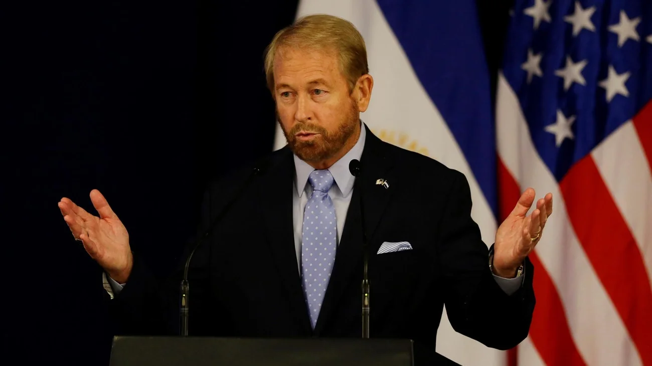 Trump elige a Ronald Johnson como embajador en México