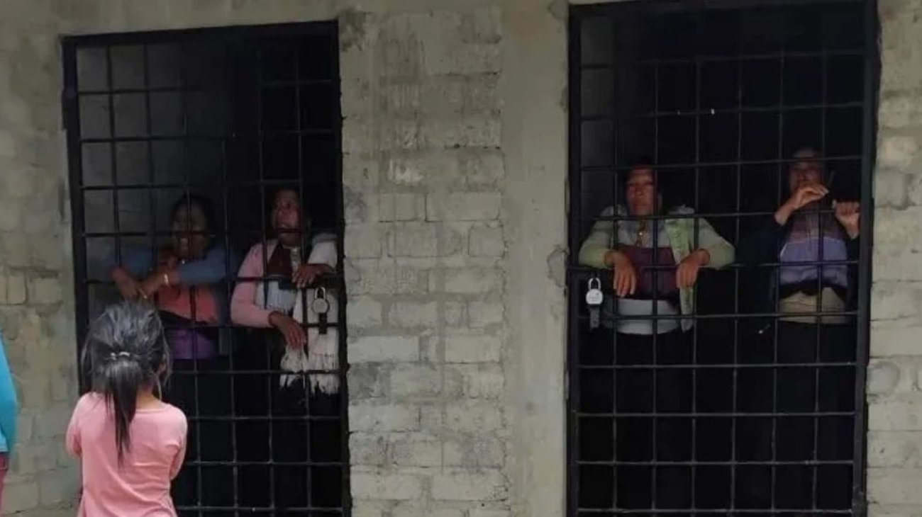 Encarcelan_a_cuatro_mujeres_tzotziles_por_negarse_a_donar_terreno_0d3270ff39