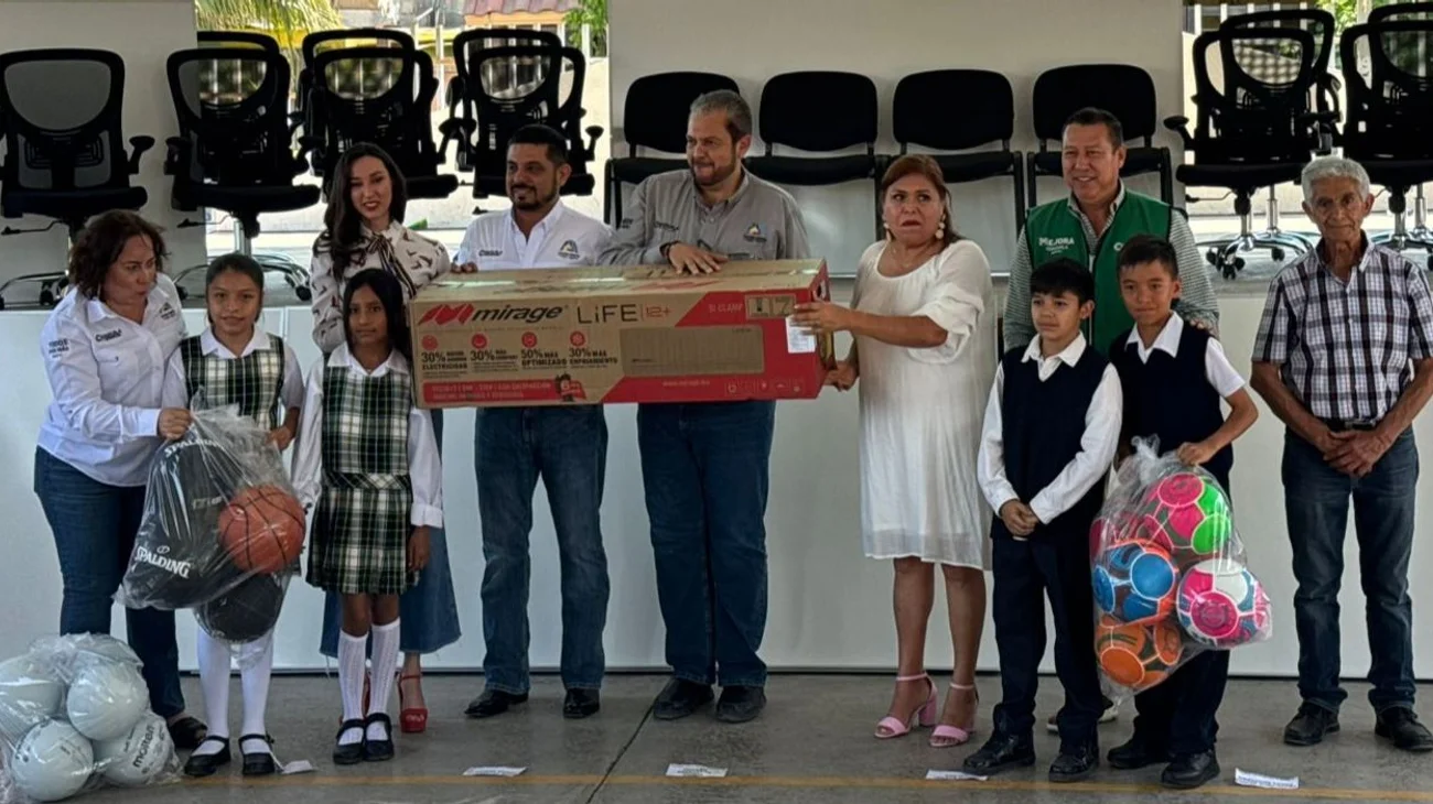 Entregan apoyos a la primaria Emilio Carranza de Ramos Arizpe