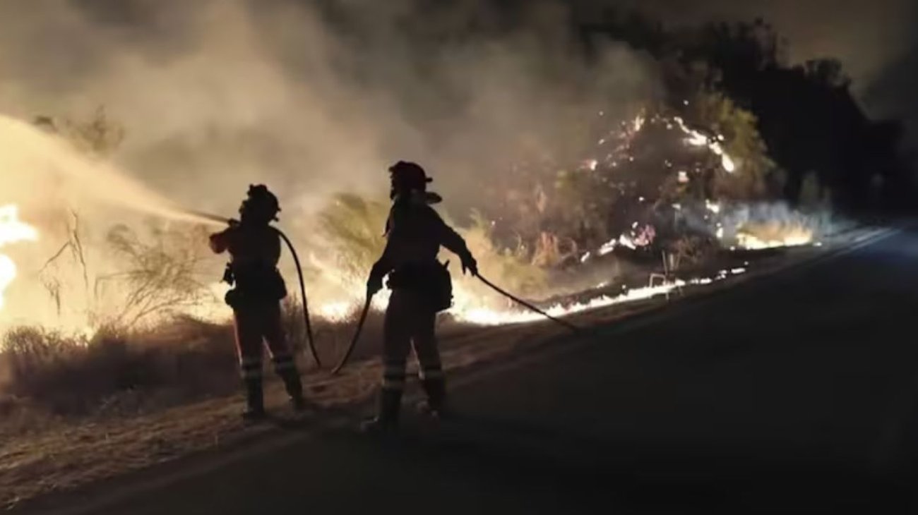 Continúa combate contra incendio en España; hay 12 muertos