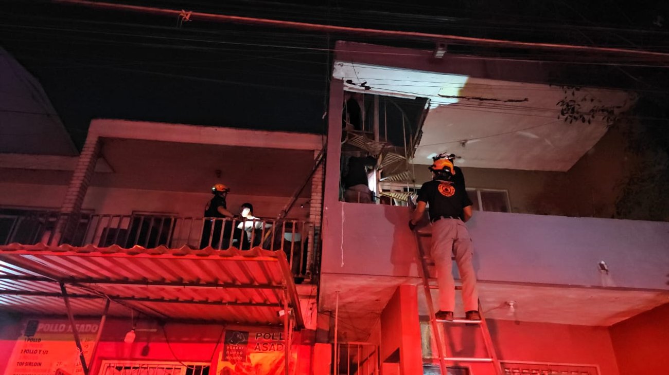 Explosion_en_comercio_de_Monterrey_deja_dos_lesionados_a218524ffd