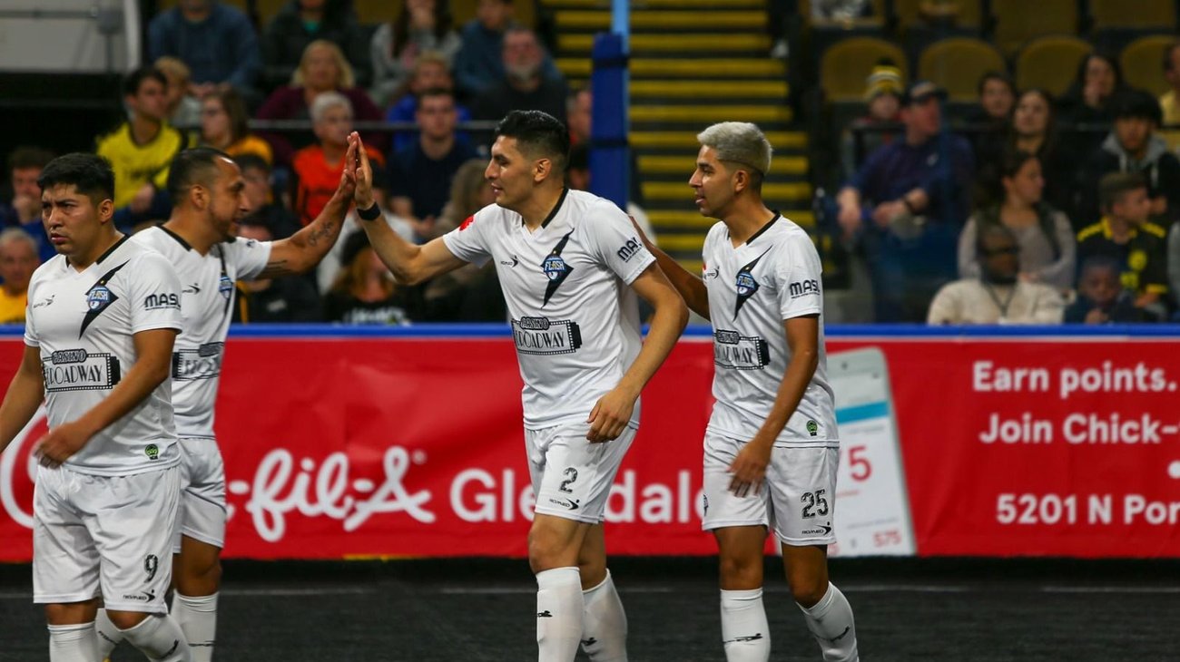 Se mantiene Flash sin derrota, gana en gol de oro