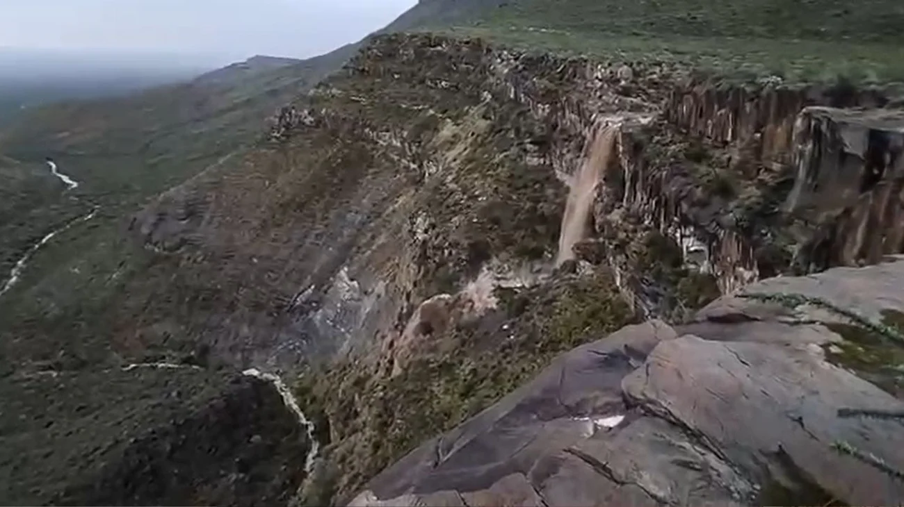 Forman_lluvias_espectacular_cascada_en_San_Martin_de_las_Vacas_en_Ramos_Arizpe_dbe773a01c