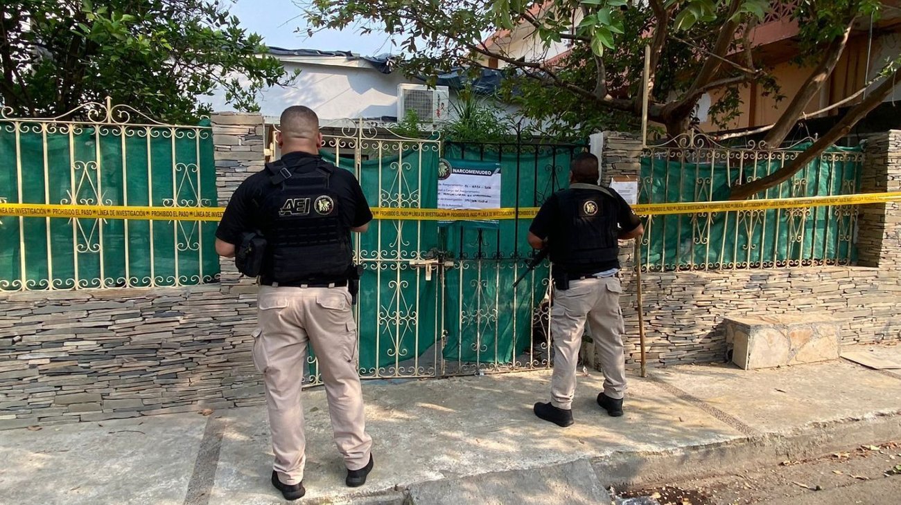 Catean finca en Santiago; decomisan armas y droga