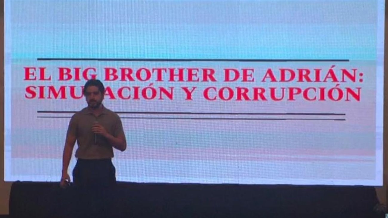 Acusa MC a Adrián de la Garza de construir 'C4 simulado'