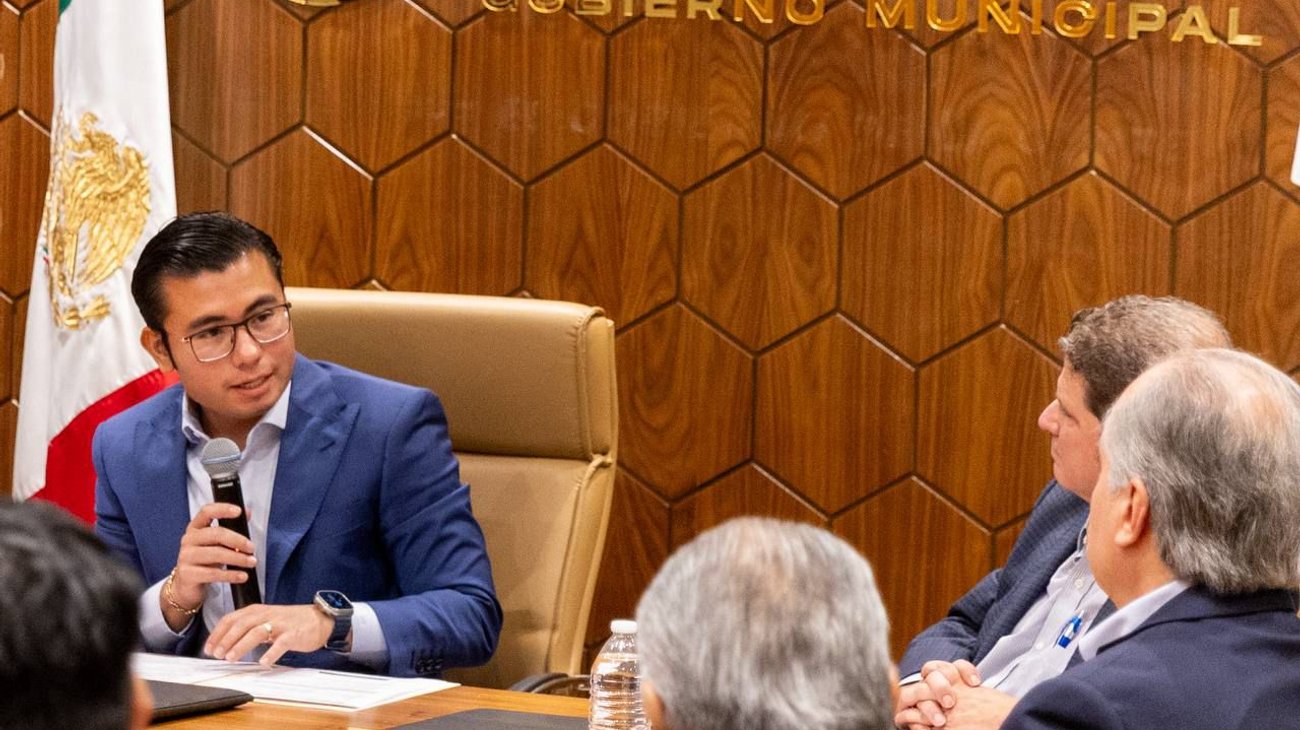 Foto_2_Ju_rez_y_CANACO_suman_esfuerzos_en_apoyo_al_comercio_local_e681ee44c9