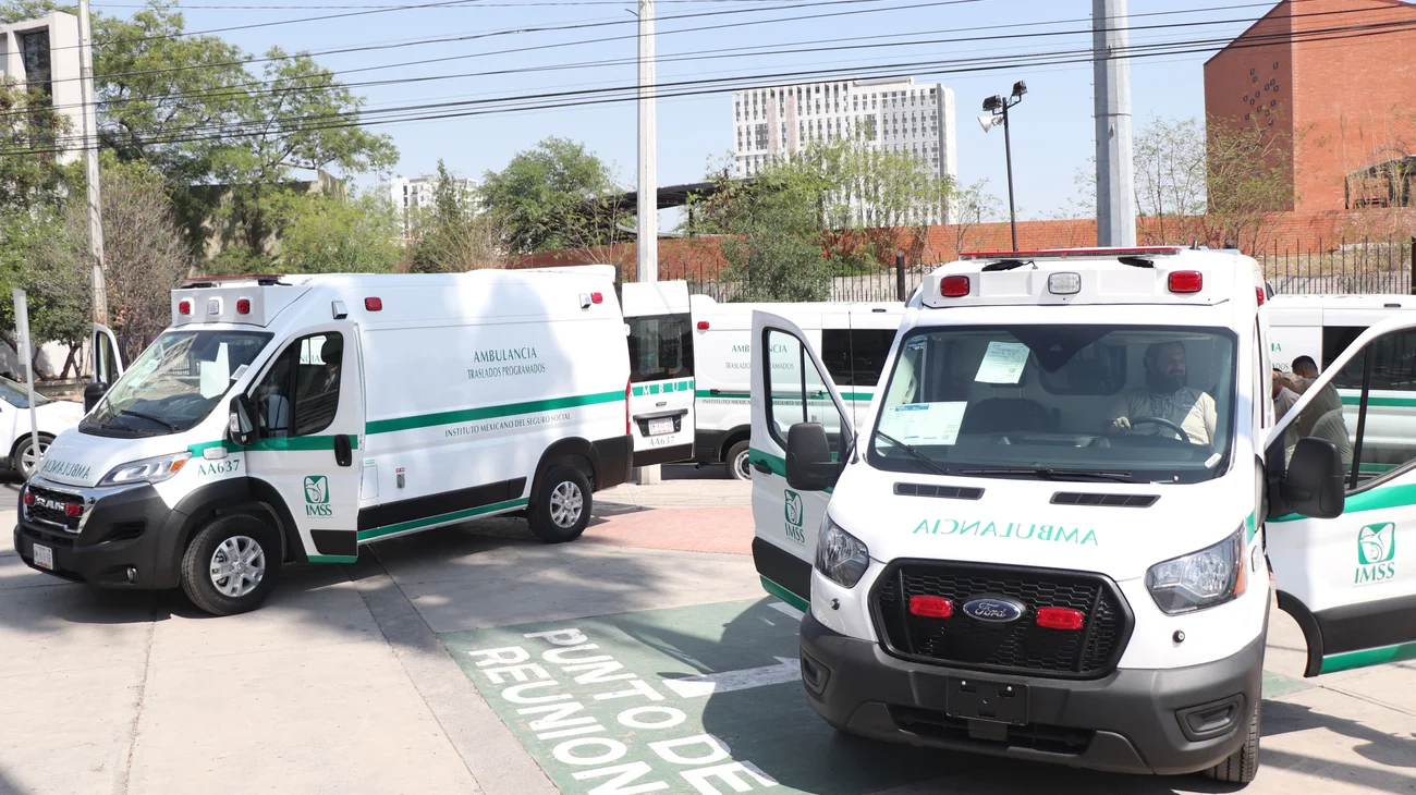 IMSS Nuevo León suma 33 ambulancias para mejorar traslados
