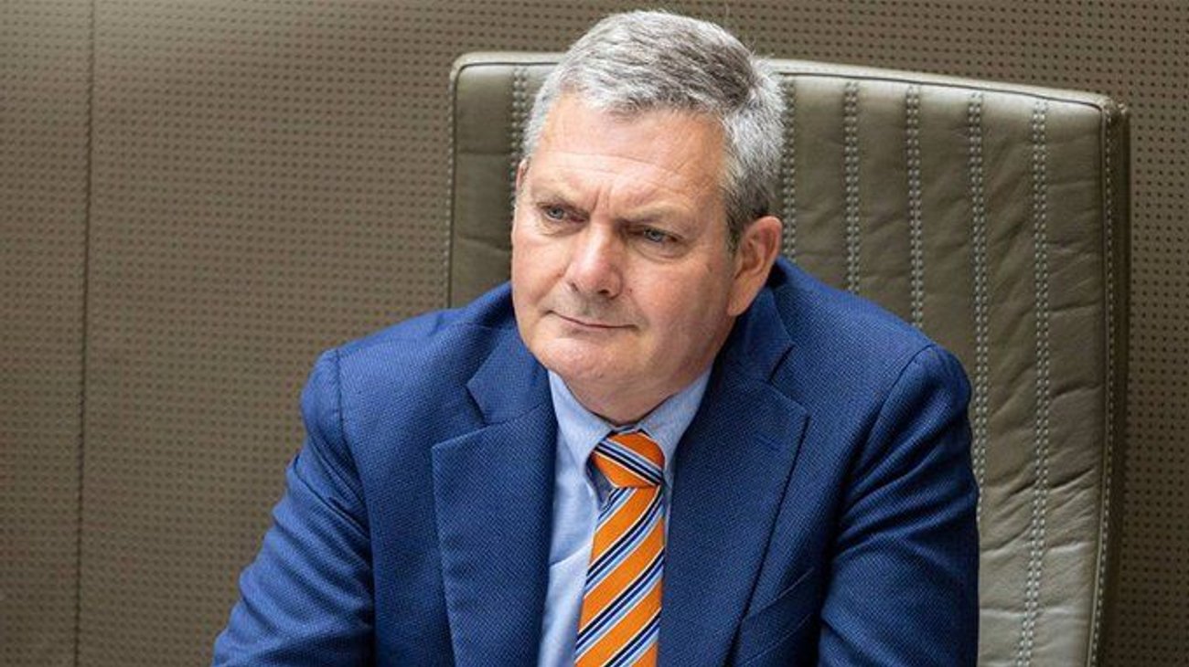 Diputado belga termina en hospital tras 13 horas atrapado en baño
