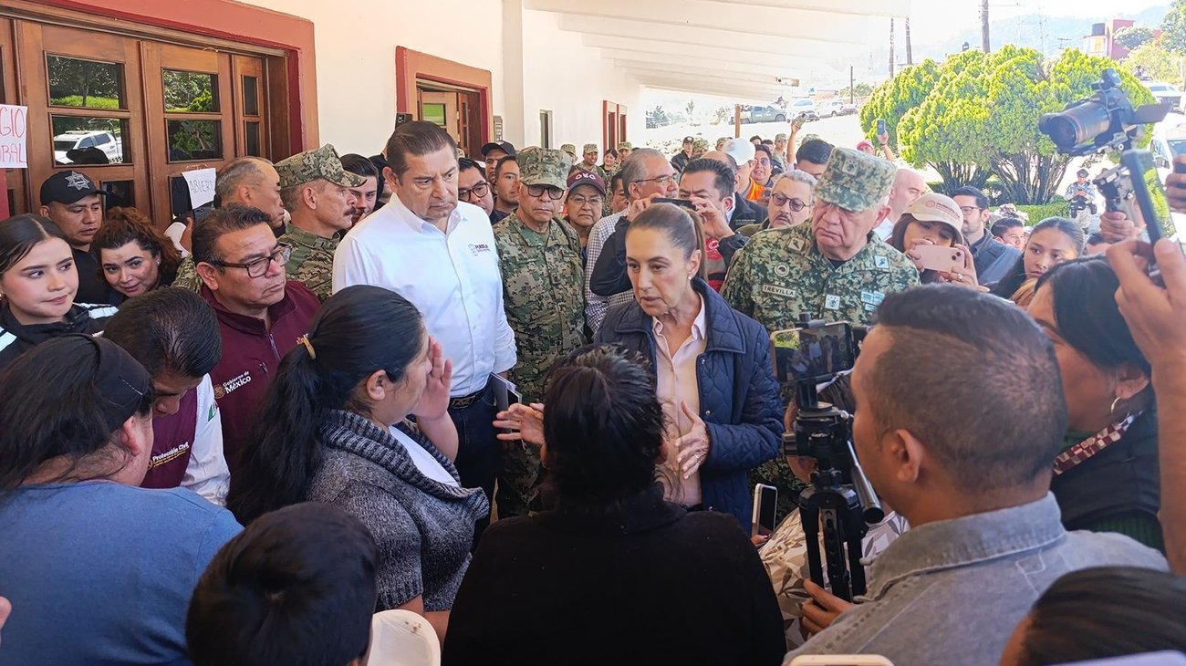 Claudia Sheinbaum visita a damnificados por las lluvias en Puebla