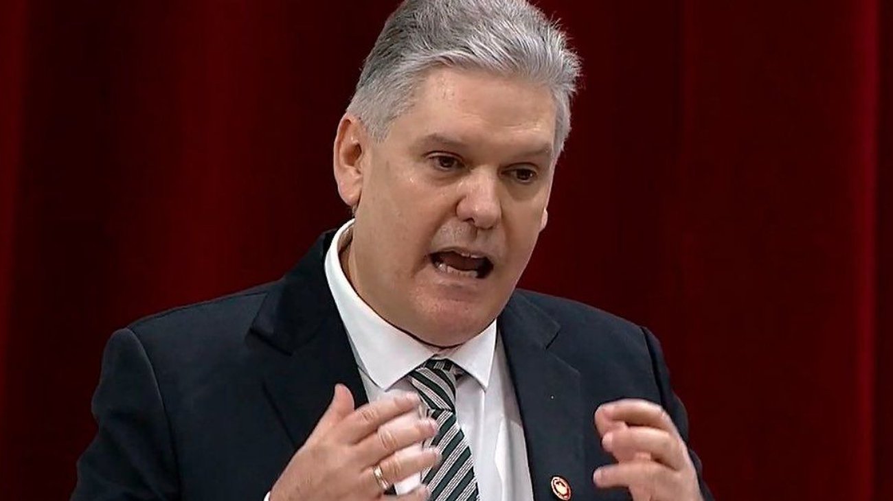 G4o_Urx_Z_Ww_A_Amu35_5cb501c0b5