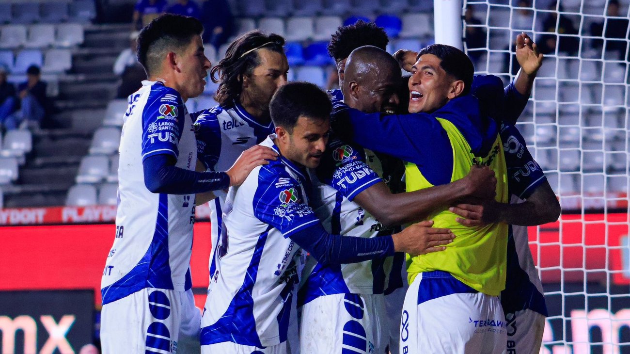 Pachuca humilla a Pumas y sigue peleando por Liguilla