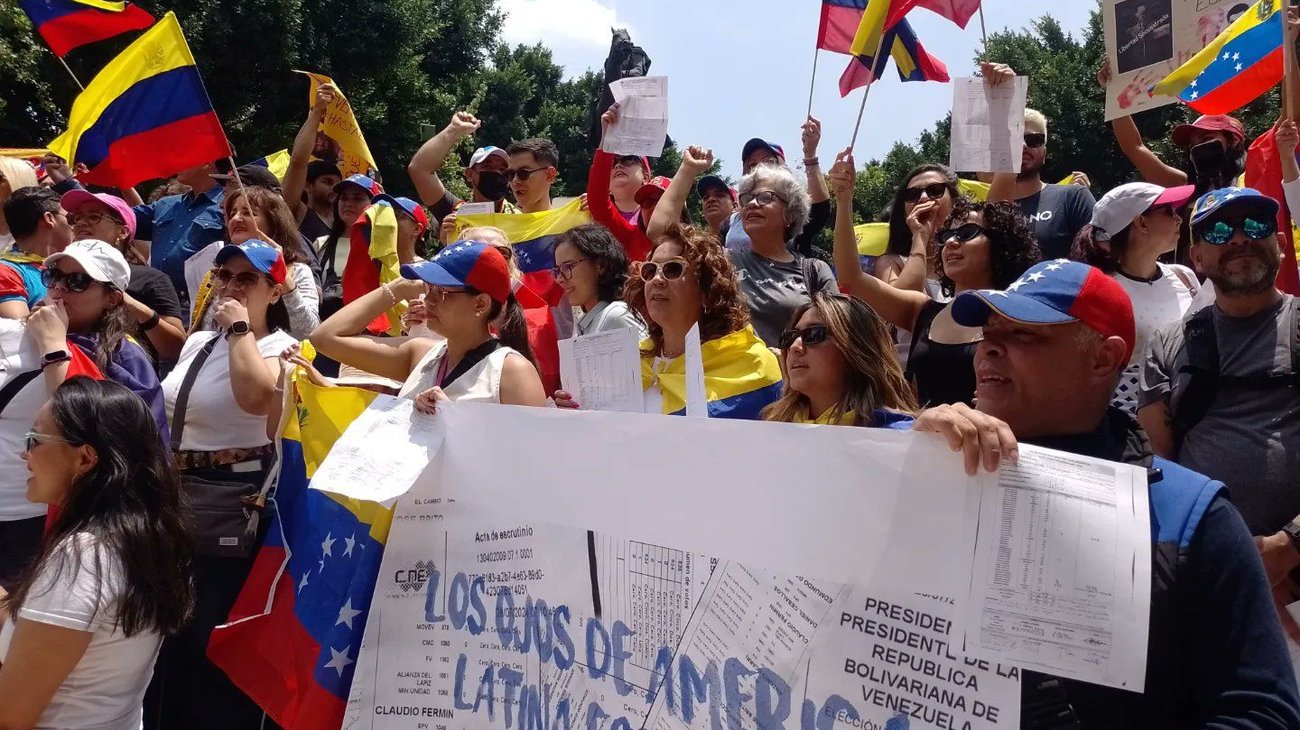 Venezolanos en el extranjero exigen salida de Maduro