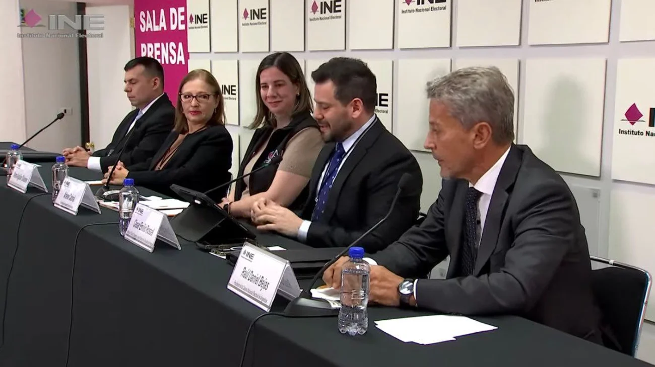 Gp_YRKXWMAAB_5_GA_42bb17769e