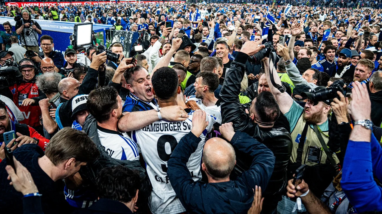 Gqnb2_VZWYA_Ahyjv_ab6d65bf85