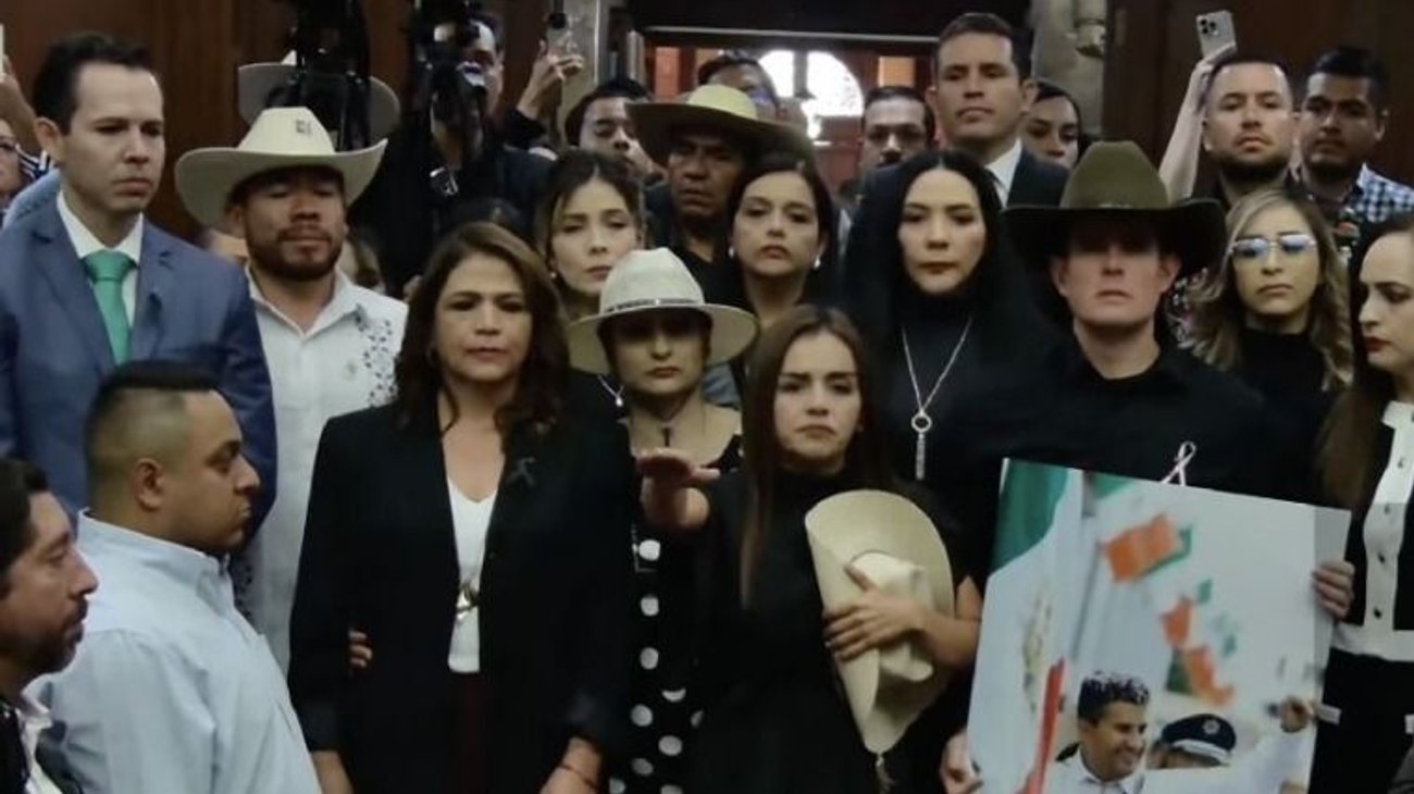 Toma protesta Grecia Quiroz como alcaldesa de Uruapan