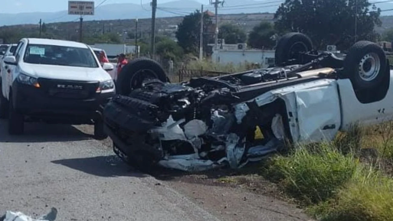Atiende Guardia Estatal volcadura en la Carretera Federal 101
