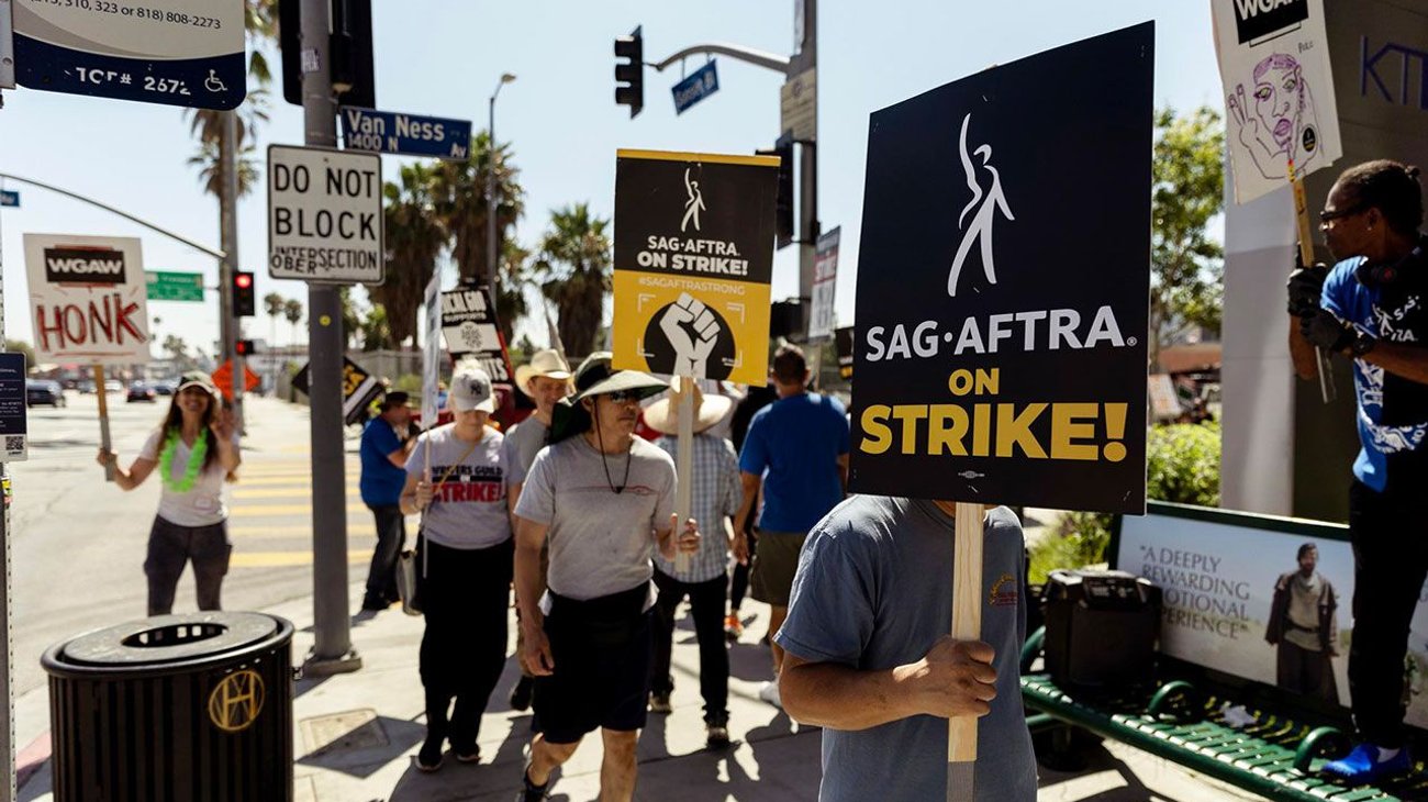 Guionistas y estudios de Hollywood retoman negociación