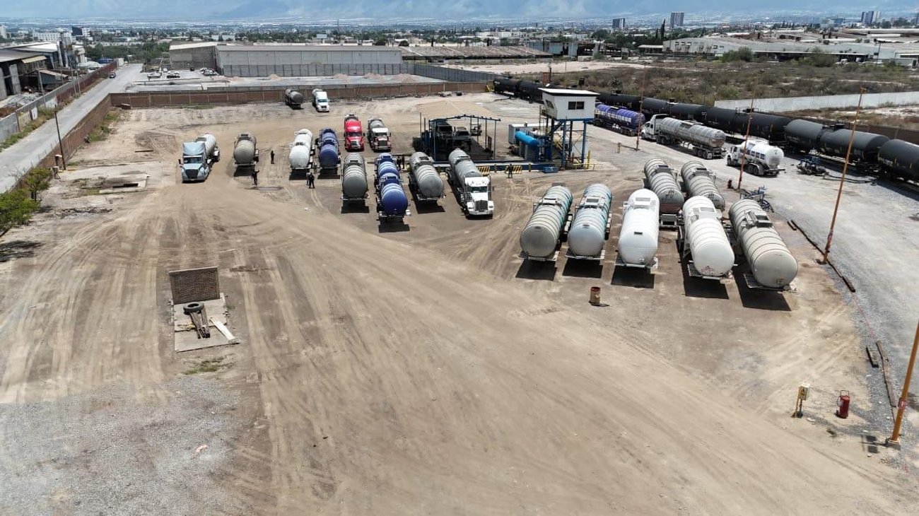 Aprehenden a servidores públicos por decomiso de 'huachicol'