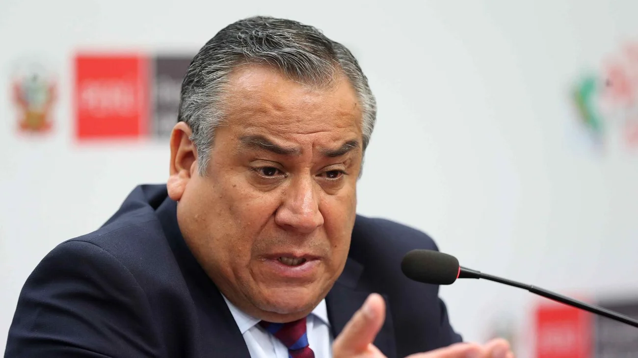 Renuncia el primer ministro de Perú un día antes ser censurado